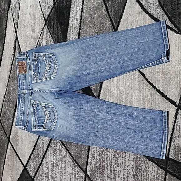 BKE REESE RHINESTONES STUDDED EMBROIDERED DENIM CAPRI JEAN - Picture 2 of 16